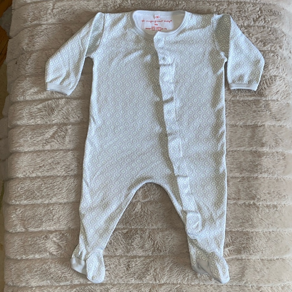Magnificent Baby magnetic closure sleeper 9 Months